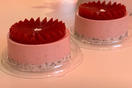 Йогуртовое пирожное Клубника-кокос-чиа 