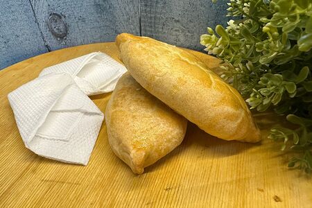 Бездрожжевой пирожок с яйцом и луком