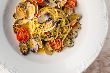 Спагетти с вонголе в соусе белое вино