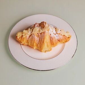 Круассан миндальный