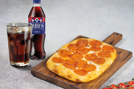 Пицца S и Эвервес кола