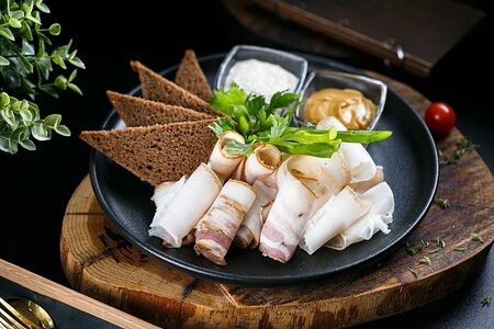 Тарелка с салом