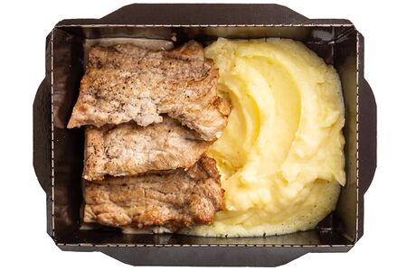 Отбивные из свинины с картофельным пюре и грибным соусом