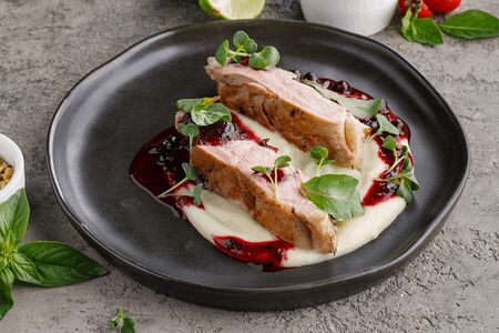 Утиная грудка с пюре из сельдерея