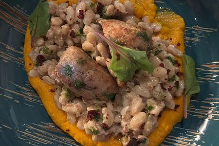 Медальоны из свинины с фасолью и морковным пюре