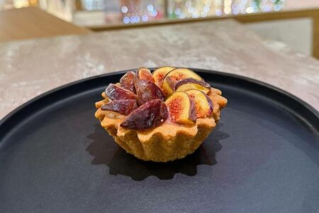 Корзинка с инжиром