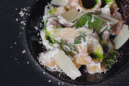 Тортеллини с курицей и творожным сыром