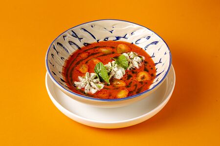 Холодный клубничный суп с мятой