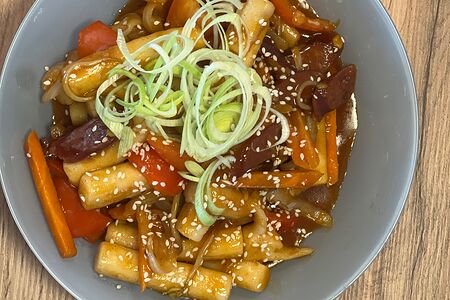 Токпокки с охотничьими колбасками L