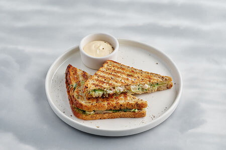 Гриль-чиз с курицей и беконом