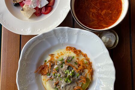 Греческий салат + Борщ + Бефстроганов 