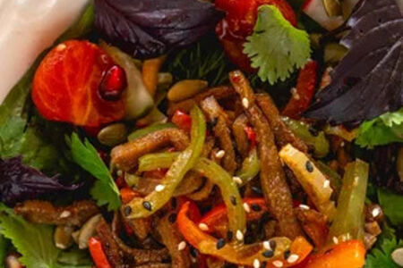 Салат с языком и печеным перцем