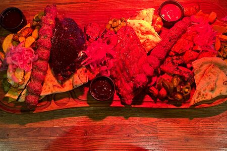 Мясное ассорти на углях