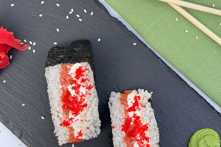 Онигири сливочный лосось