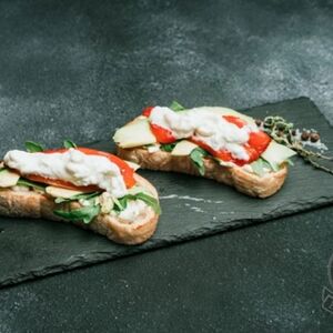 Брускетта со страчателлой