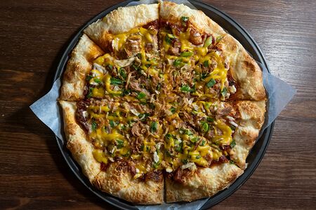 Пицца с рваной свининой