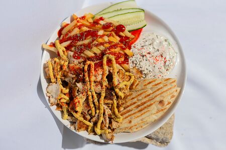 Гиро на тарелке