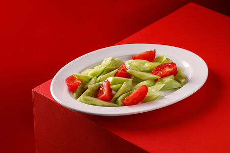 Детский овощной салат с оливковым маслом