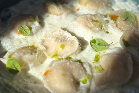 Пельмени с лососем и рикоттой