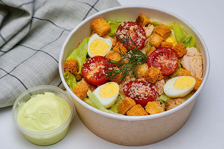 Салат Цезарь с курицей