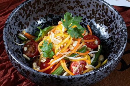 Салат сам том