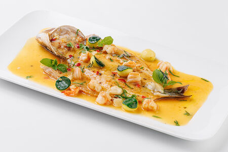 Сибас с креветками и цукини 