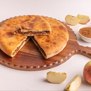 Пирог с яблоками и корицей