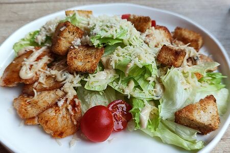 Цезарь с курицей