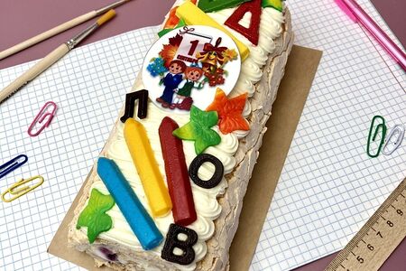  Меренговый рулет "1 сентября" с карандашами
