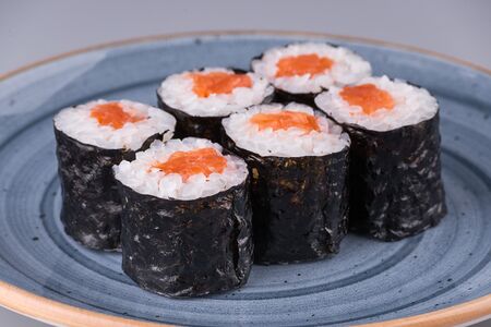 Маки с лососем