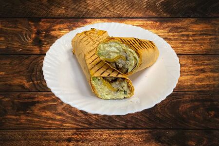 Шаверма в сырном лаваше