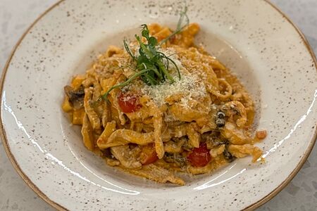 Паста поло фунги со сливочным соусом