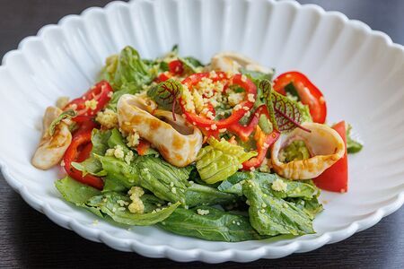 Салат с командорским кальмаром
