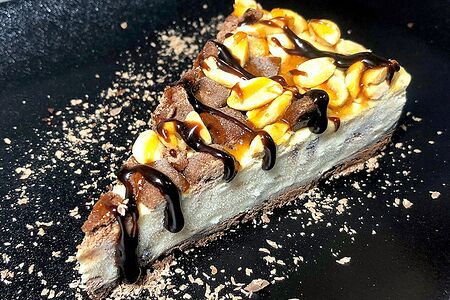 Чизкейк карамельный с арахисом