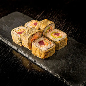 Горячий ролл с тунцом