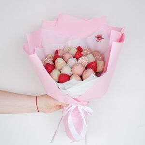 Букет из клубники в шоколаде «Микс бело-розовый»