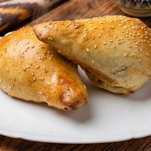 Самса Тандырная с говядиной (две штуки)