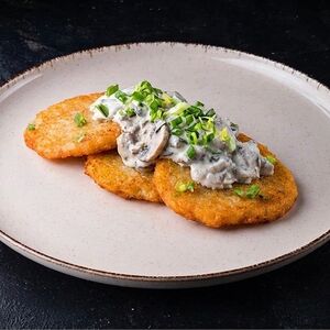 Драники с грибным соусом