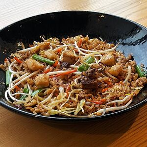 Жареный рис со свининой