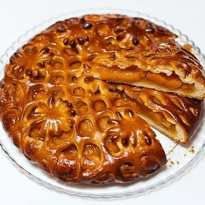 Пирог с абрикосом и клубникой