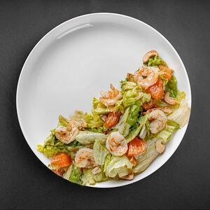 Салат с креветками с грейпфрутовым соусом 