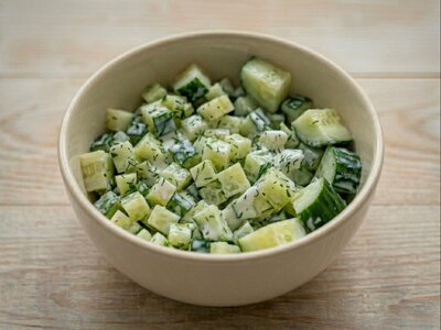 Салат из огурцов и сметаны