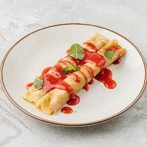 Блинчики с фисташкой и клубничным соусом