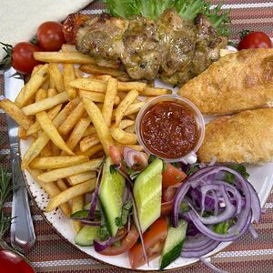 Шашлык из Филе индейки с картофелем фри 400 гр