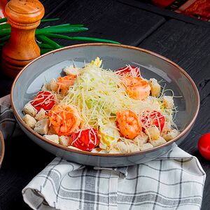 Салат Цезарь с креветками