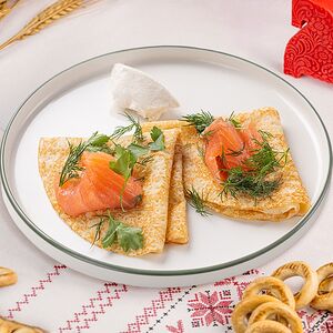 Блины с лососем и творожным кремом