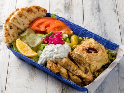 Боул Мезе с куриным шашлыком