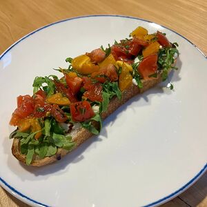 Брускетта с томатами