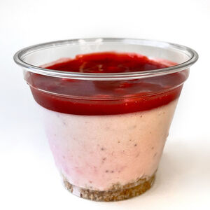 Десерт в стакане Чизкейк клубничный