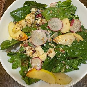 Վրացական աղցան սպանախով և խնձորով